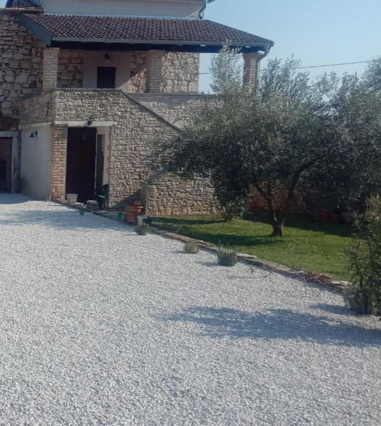 Holiday Home Stancija Becic Mugeba Exteriér fotografie